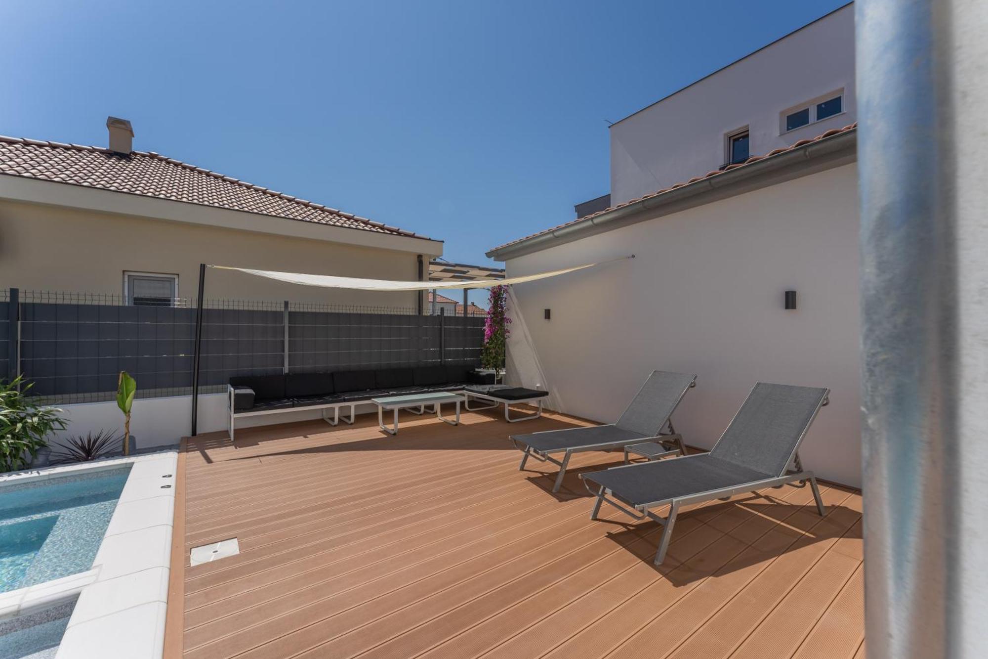 Bernie Apartments With A Pool Zadar Exterior photo